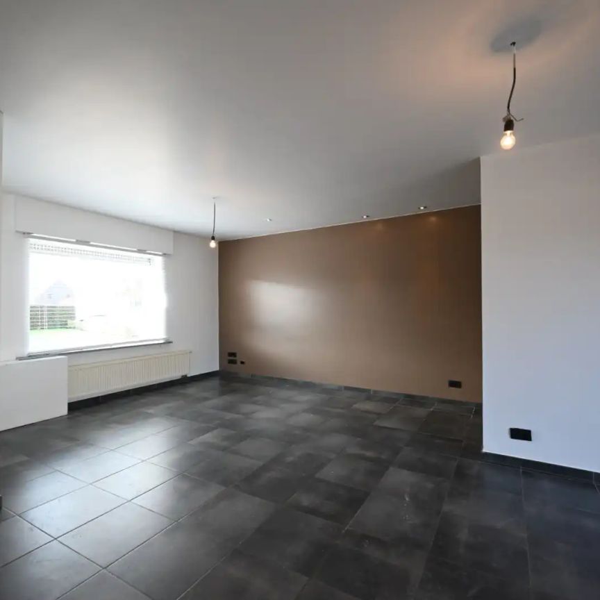 Ruime gezinswoning met 3 slaapkamers, tuin en groot terras! - foto 1