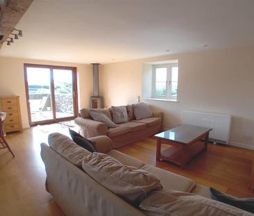 2 bedroom barn conversion to rent - Photo 2