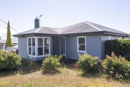 Charming 3-Bedroom, 2-Bathroom Home in the Heart of Devonport - Photo 3