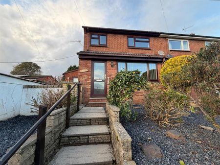 3 bedroom end of terrace house to rent - Photo 4