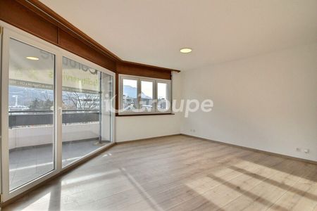 Renovated studio for rent a few steps from the city center of Sion. - Photo 5
