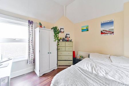 3 bedroom flat to rent - Photo 5