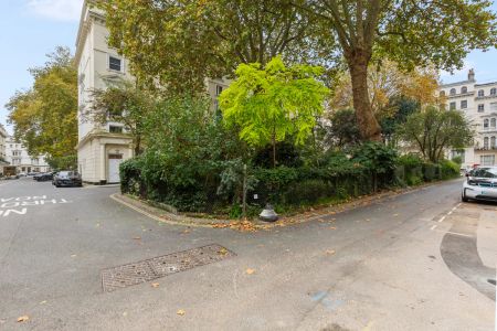 1 bedroom flat in Bayswater - Photo 5