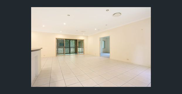 Family Home Close to Everything! - Photo 1