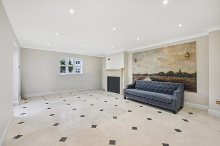 4 bedroom end of terrace house to rent - Photo 2