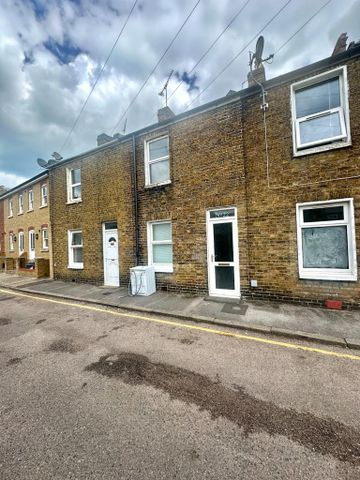 2 bedroom terraced house to rent - Photo 4