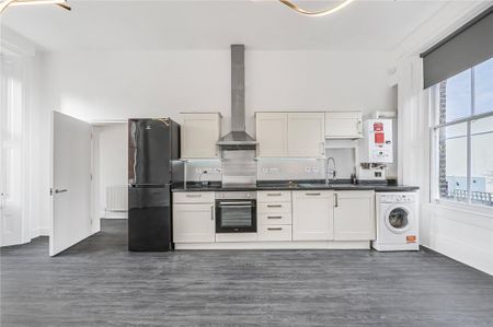 3 bedroom flat to rent - Photo 5