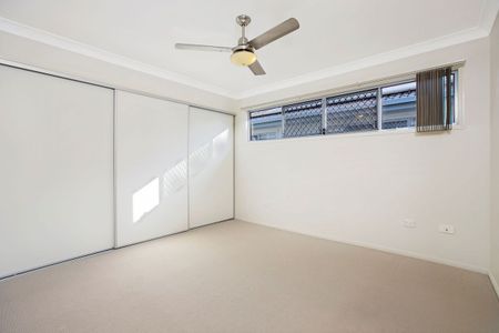 22 Tulip Street, Wynnum, QLD 4178 - Photo 5