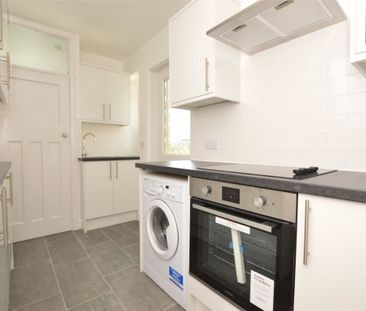 Meath Green Lane, Horley, RH6 - Photo 2