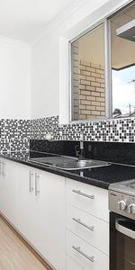 Wonderful 2 bedrooms freshly painted , level 2 full brick unit!! - Photo 4