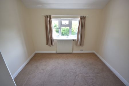 3 bed Semi-Detached - To Let - Photo 3