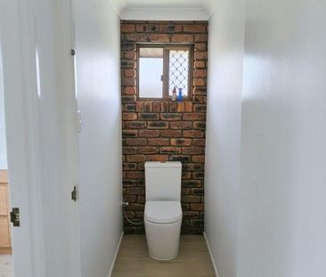 Freshly Renovated House â Spacious and Ready to Move In! - Photo 2