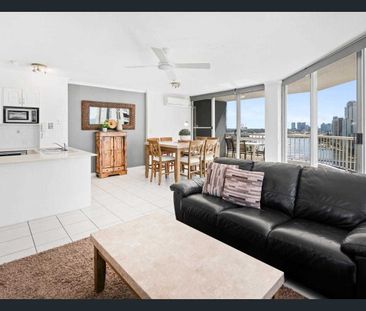 TOP FLOOR APARTMENT RIVER FRONT IN THE HEART OF SURFERS PARADISE - ... - Photo 1