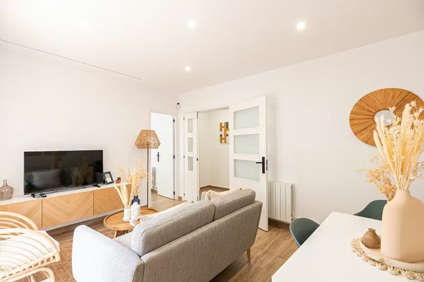 Travessera de les Corts, Barcelona, Catalonia 08029 - Photo 1