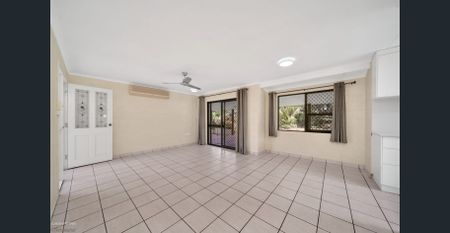 Large rear patio with amazing garden surrounds - Photo 4