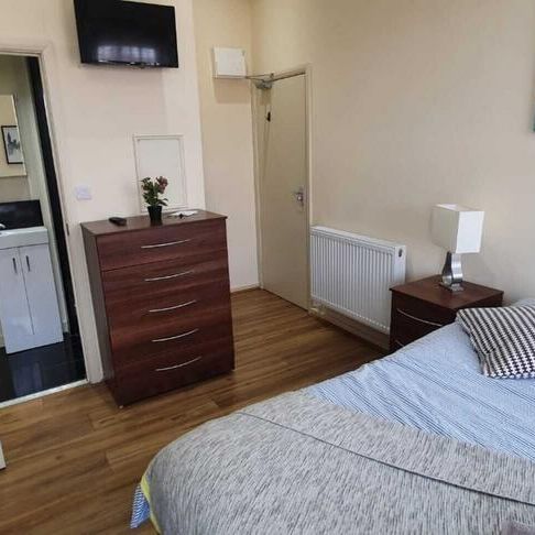 Studio to rent - Photo 1