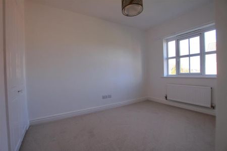 3 bedroom end of terrace house to rent - Photo 4