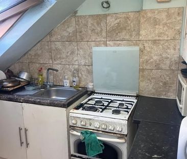 Room in a Shared House, Fanshawe Avenue, IG11 - Photo 4