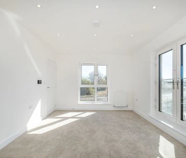 3 bedroom end of terrace house to rent - Photo 3