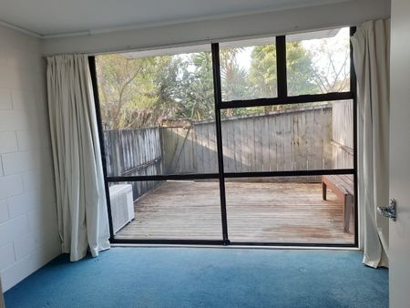 The Convenience of Kingsland... - Photo 4