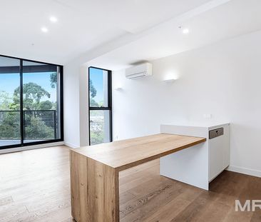 Elevated Armadale living with stunning finishes & superb convenience - Photo 1