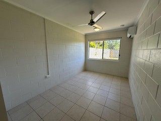 Modern 2-Bedroom Unit with Private Yard - Photo 3