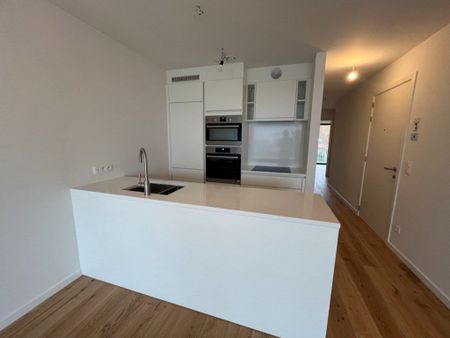 ONGEMEUBELD - Nieuwbouw appartement met 2 slaapkamers gelegen op de Lippenslaan te Knokke (integraal geschilderd). - Photo 4