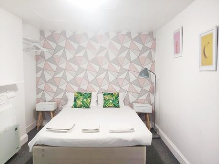 Room in a Shared House, Middle Street, BN1 - Photo 3