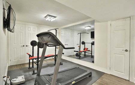 For Lease - 2100 Waycross Crescent, Mississauga, Ontario - Photo 2