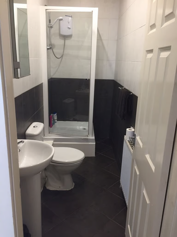 1 bedroom in a house share to rent - Photo 5