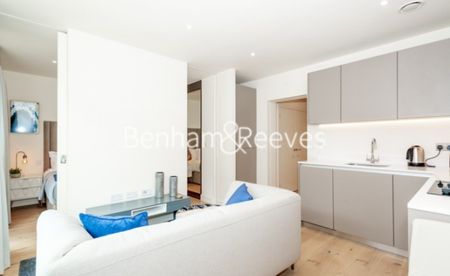 Studio flat to rent in Thunderer Walk, Woolwich, SE18 - Photo 2