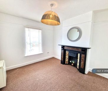 2 bedroom maisonette to rent - Photo 2