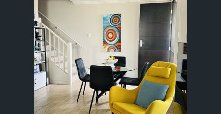 Stunning 3-Bedroom Townhouse Available Now - Photo 3