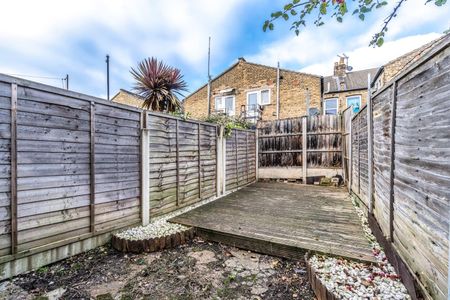 2 Bed Flat, Cambus Road, E16 - Photo 5