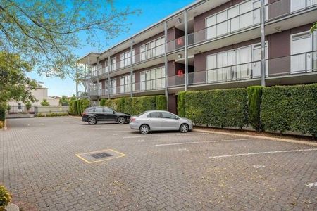 Ground-Floor Three Bedroom Apartment in the Heart of Mawson Lakes! - Photo 2