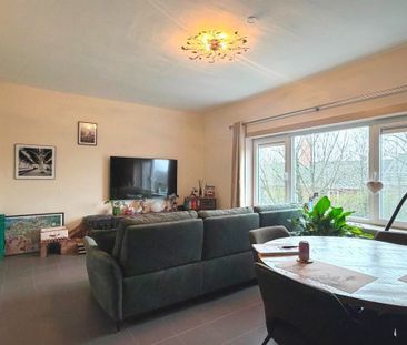 RuimTTweeslaapkamerappartement gelegen in de stationsbuurt Gent-Sin... - Photo 2