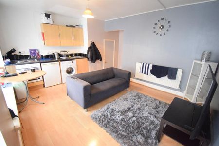 1 bedroom flat to rent - Photo 2