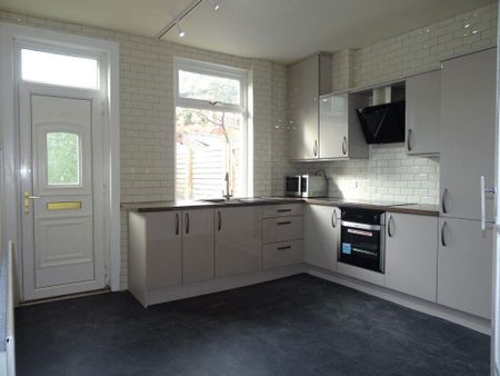 3 bedroom terraced house to rent - Photo 5
