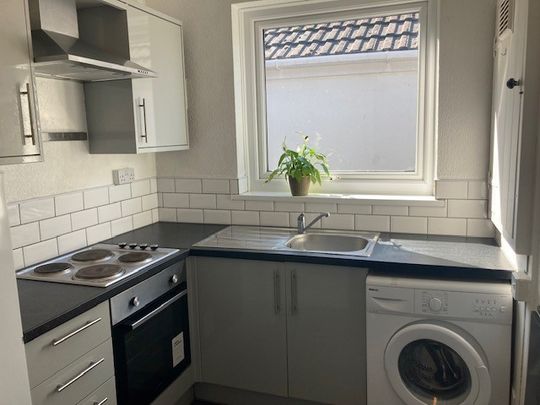 Top Floor Flat, Pantygwydr Road, Uplands, Swansea, SA2 0JB - Photo 1