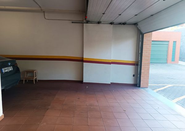 Apartamento T3 com Terraço Privativo para Arrendamento em Nova Queijas