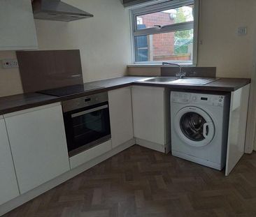 2 bedroom terraced house to rent - Photo 4