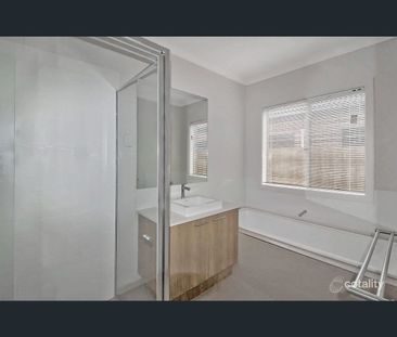 10 Miramar Drive, Armstrong Creek, Vic 3217 - Photo 2