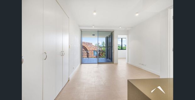 2 x 2 apartment in prime inner city location - Photo 1