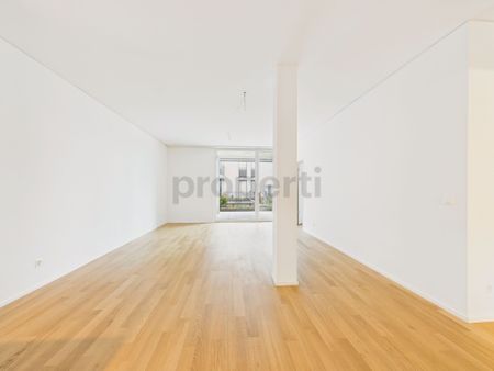 Modern 2.5-room apartment with balcony, Basel - Photo 2