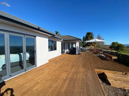 Private and spacious property - Photo 1