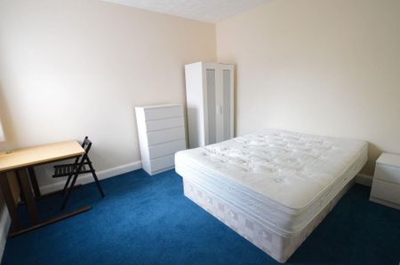 4 bedroom private hall to rent - Photo 2