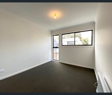 Luxury Double-Storey Townhouse! - Photo 1