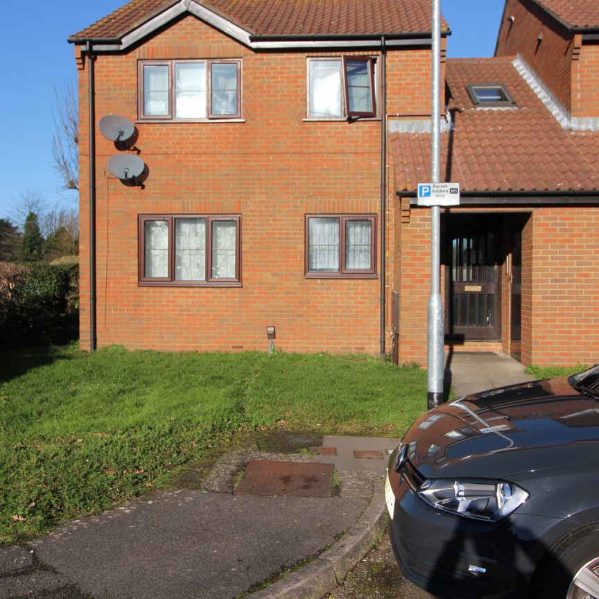Bolton Lane, Middlesex - Photo 1