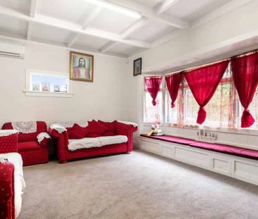 Large bungalow in the heart of Otahuhu! - Photo 1