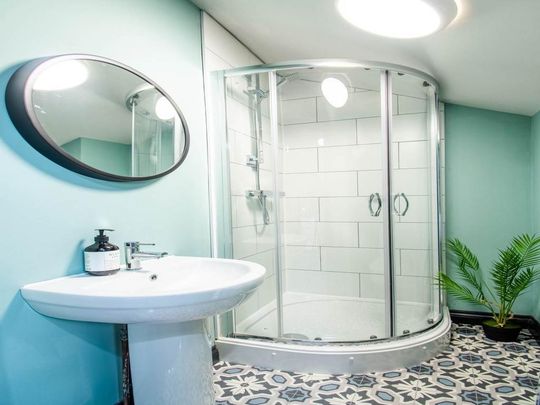 1 bedroom in a house share to rent - Photo 1